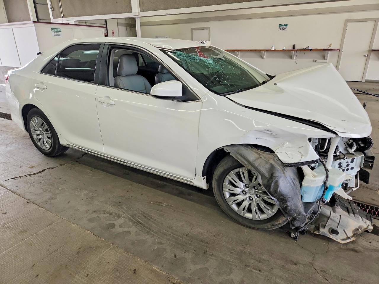 2013 Toyota Camry Le - Фото 4