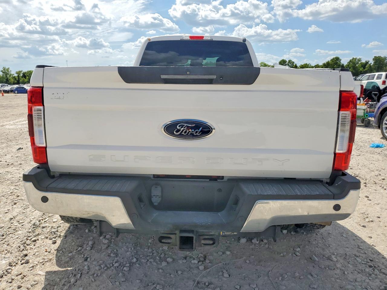 2018 Ford F350 Super Duty - Фото 6