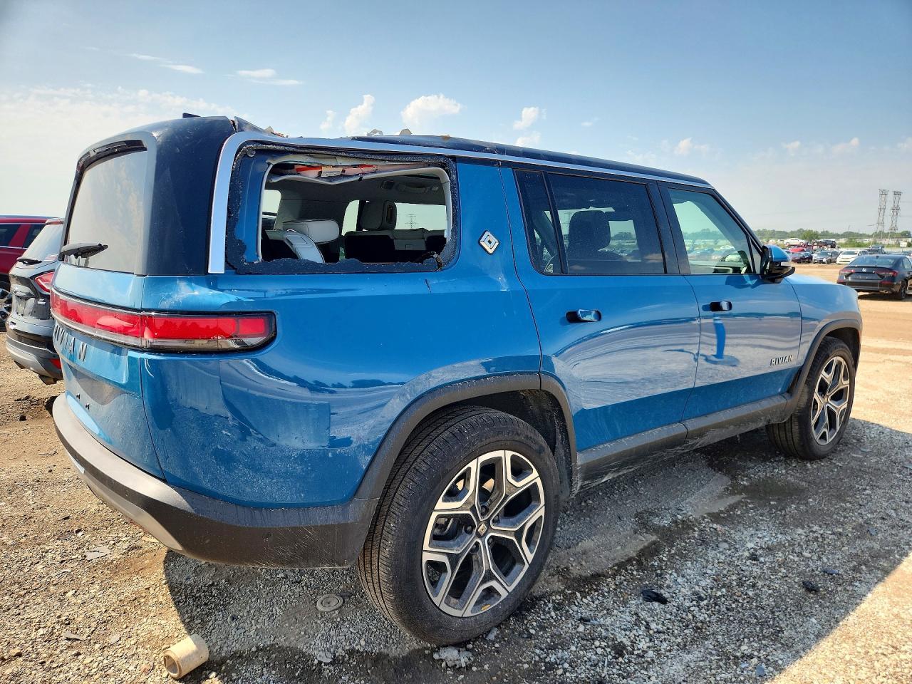 2026 Rivian R1S Adventure - Фото 3