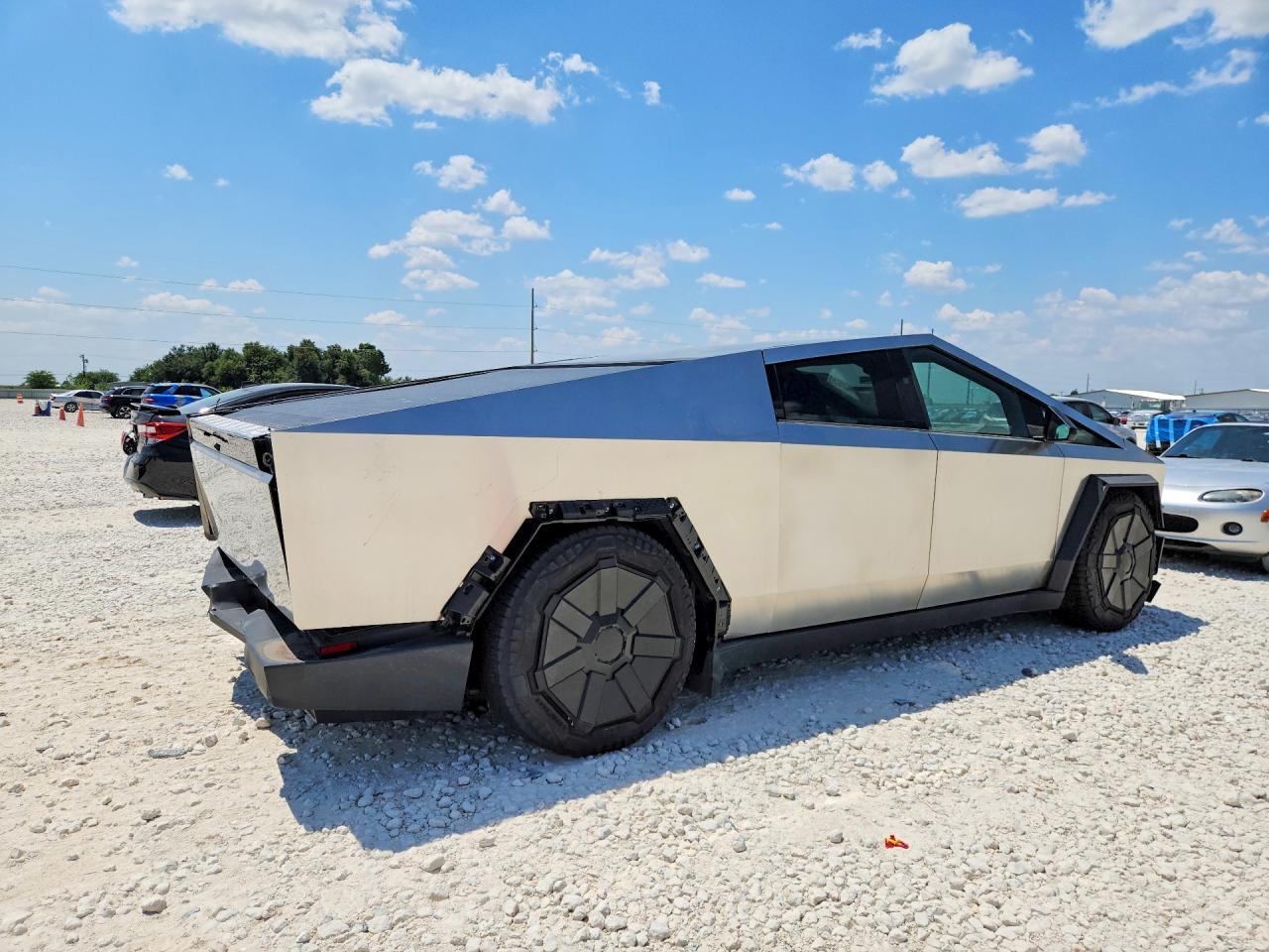 2025 Tesla Cybertruck - Фото 3