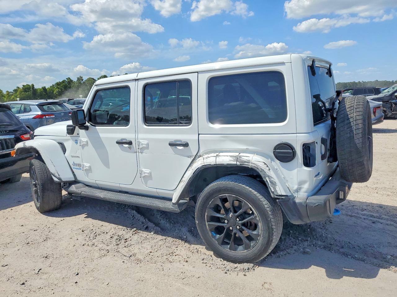 2022 Jeep Wrangler Unlimited Sahara 4Xe - Фото 2