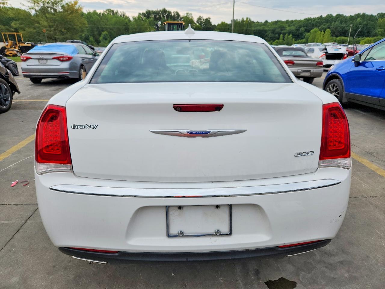2019 Chrysler 300 Touring - Фото 6