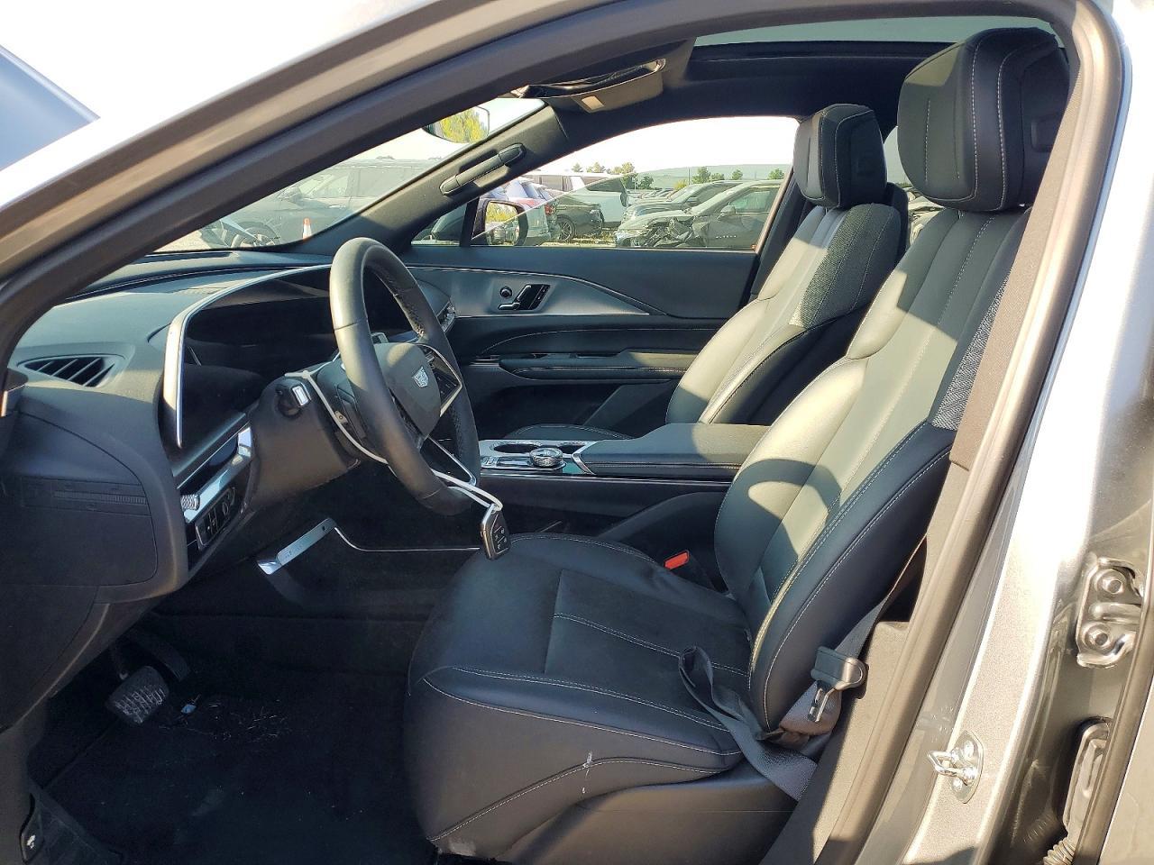 2024 Cadillac Lyriq Tech - Image 7