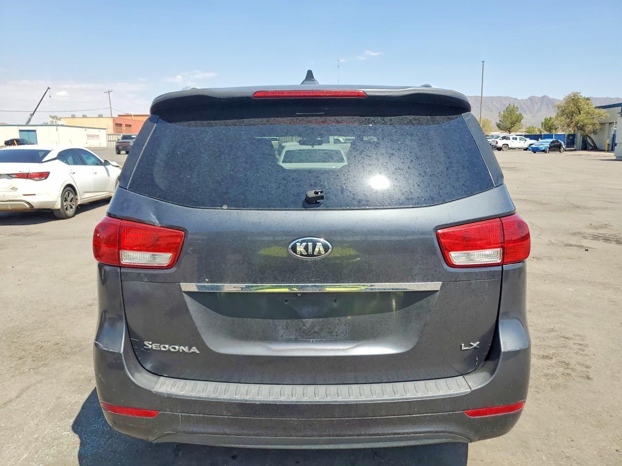2015 Kia Sedona Lx - Фото 6