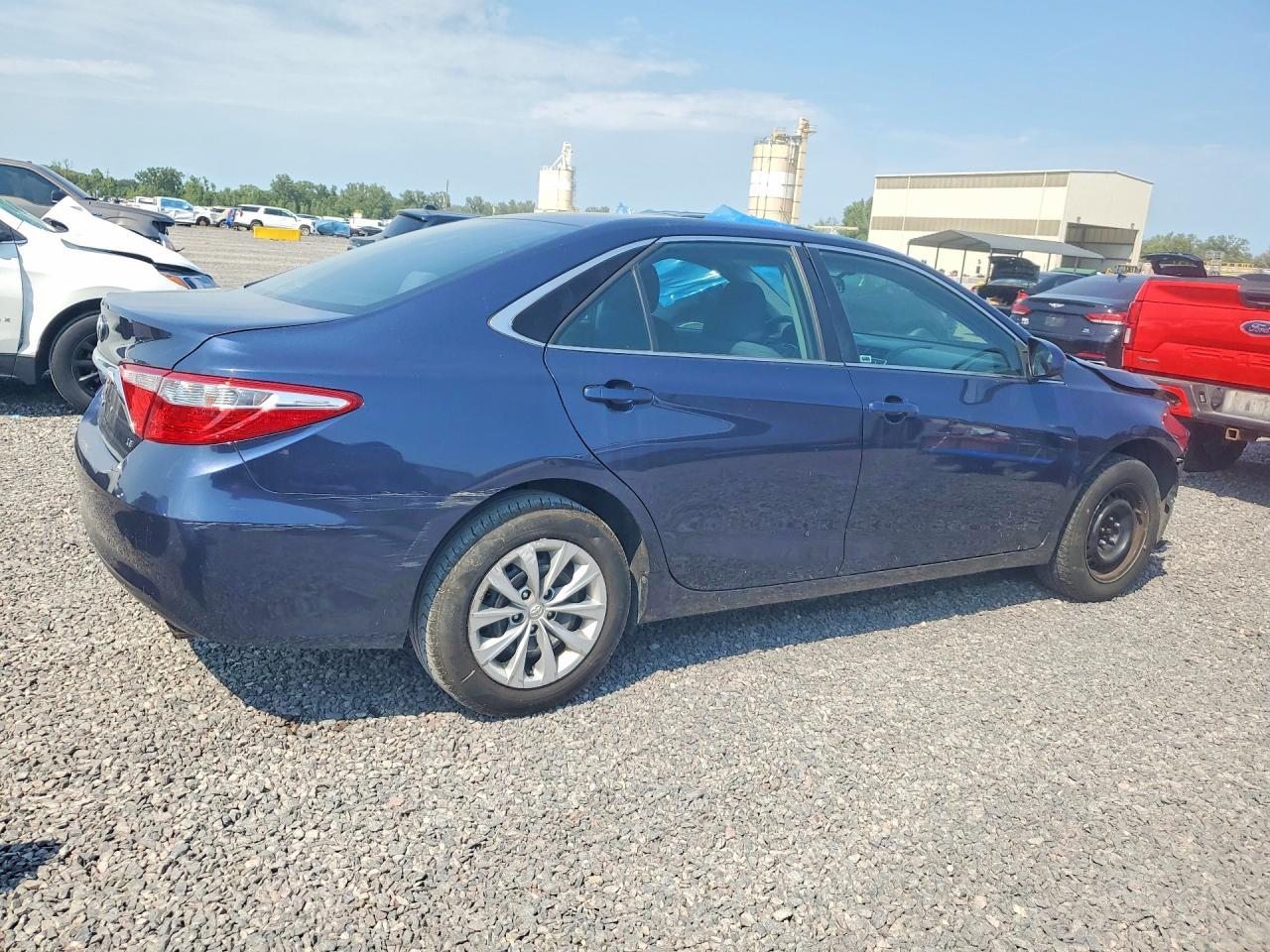 2017 Toyota Camry Le - Фото 3