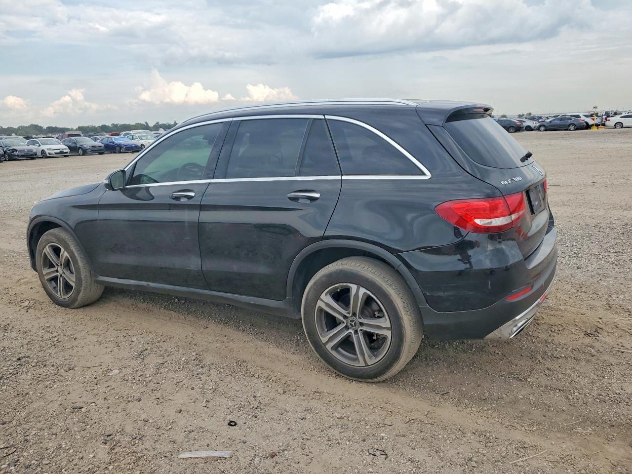 2017 Mercedes-Benz Glc 300 - Image 2