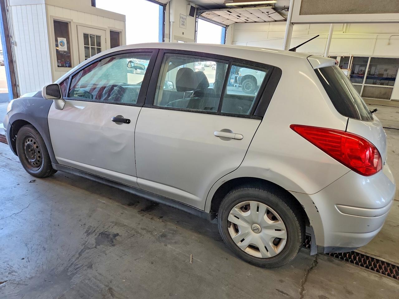 2012 Nissan Versa 1.8 S - Image 2