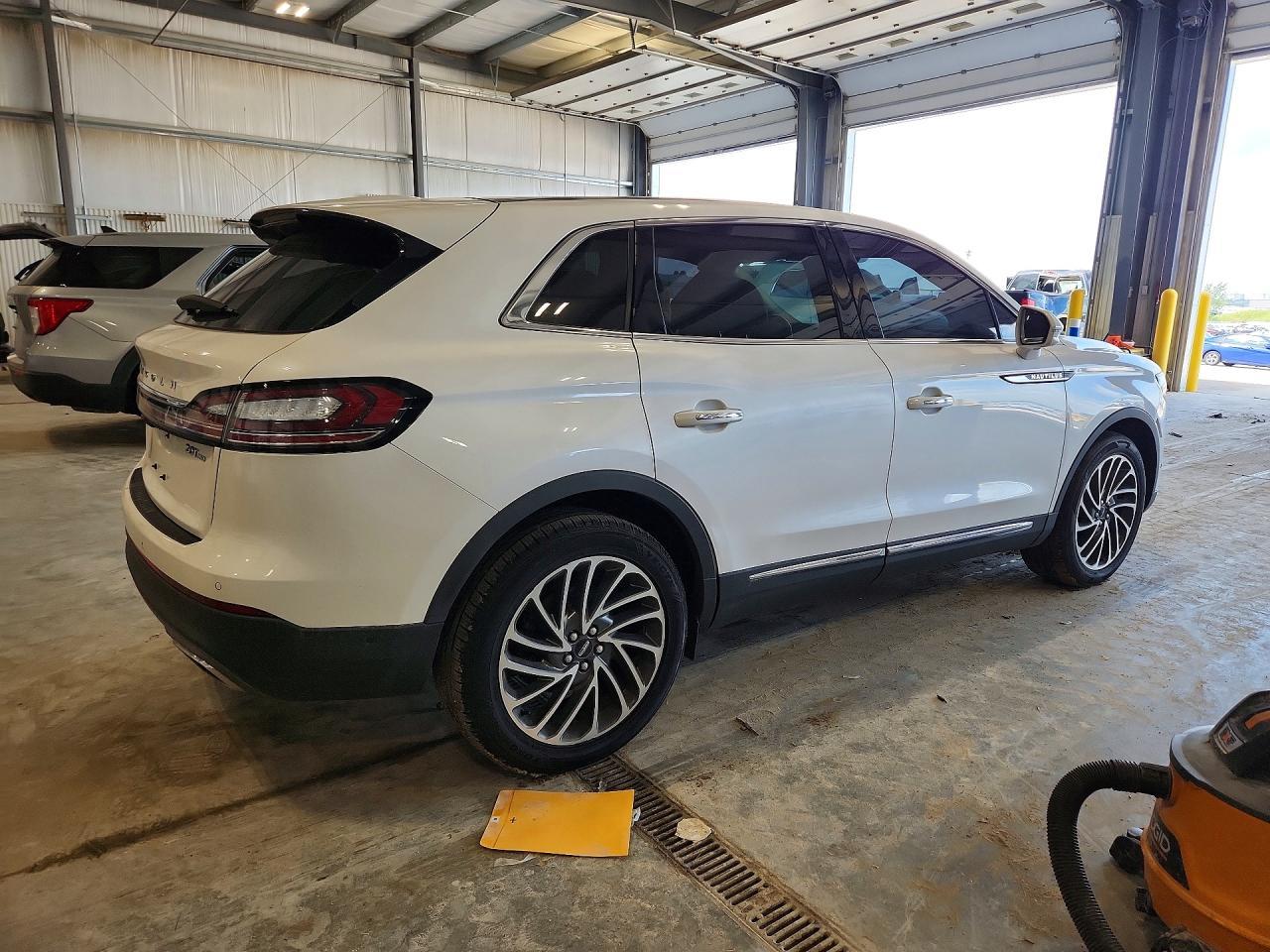 2019 Lincoln Nautilus Reserve - Image 3