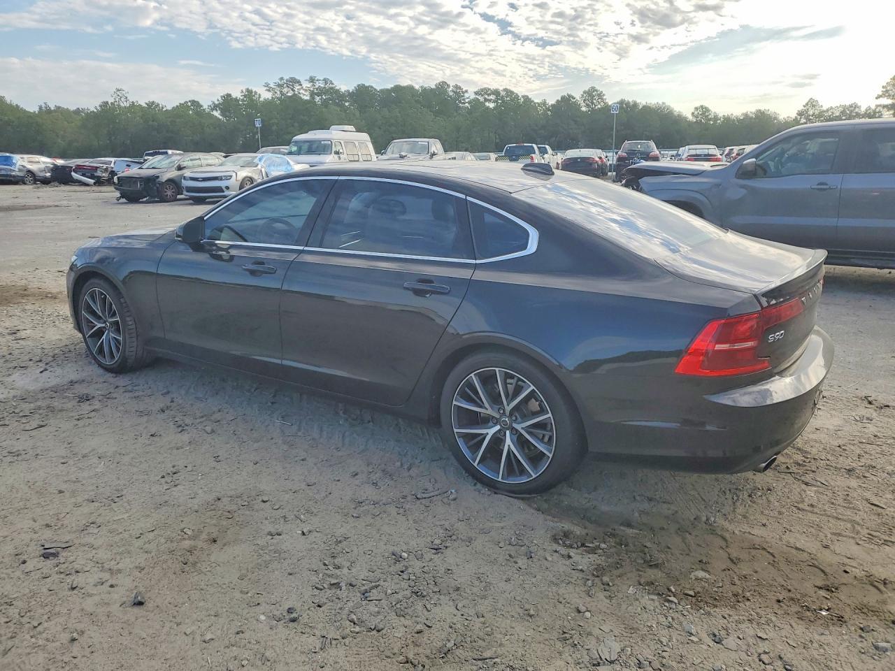 2018 Volvo S90 T5 Momentum - Image 2