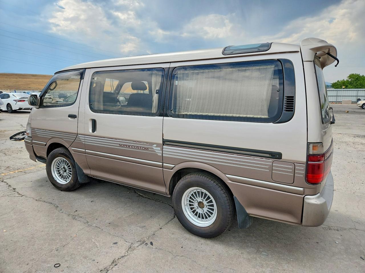 1993 Toyota Hiace - Image 2