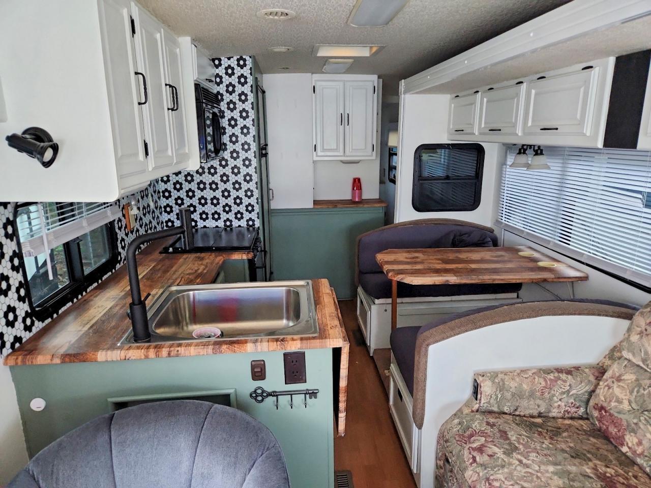 2002 Winnebago Brave Camper - Фото 6