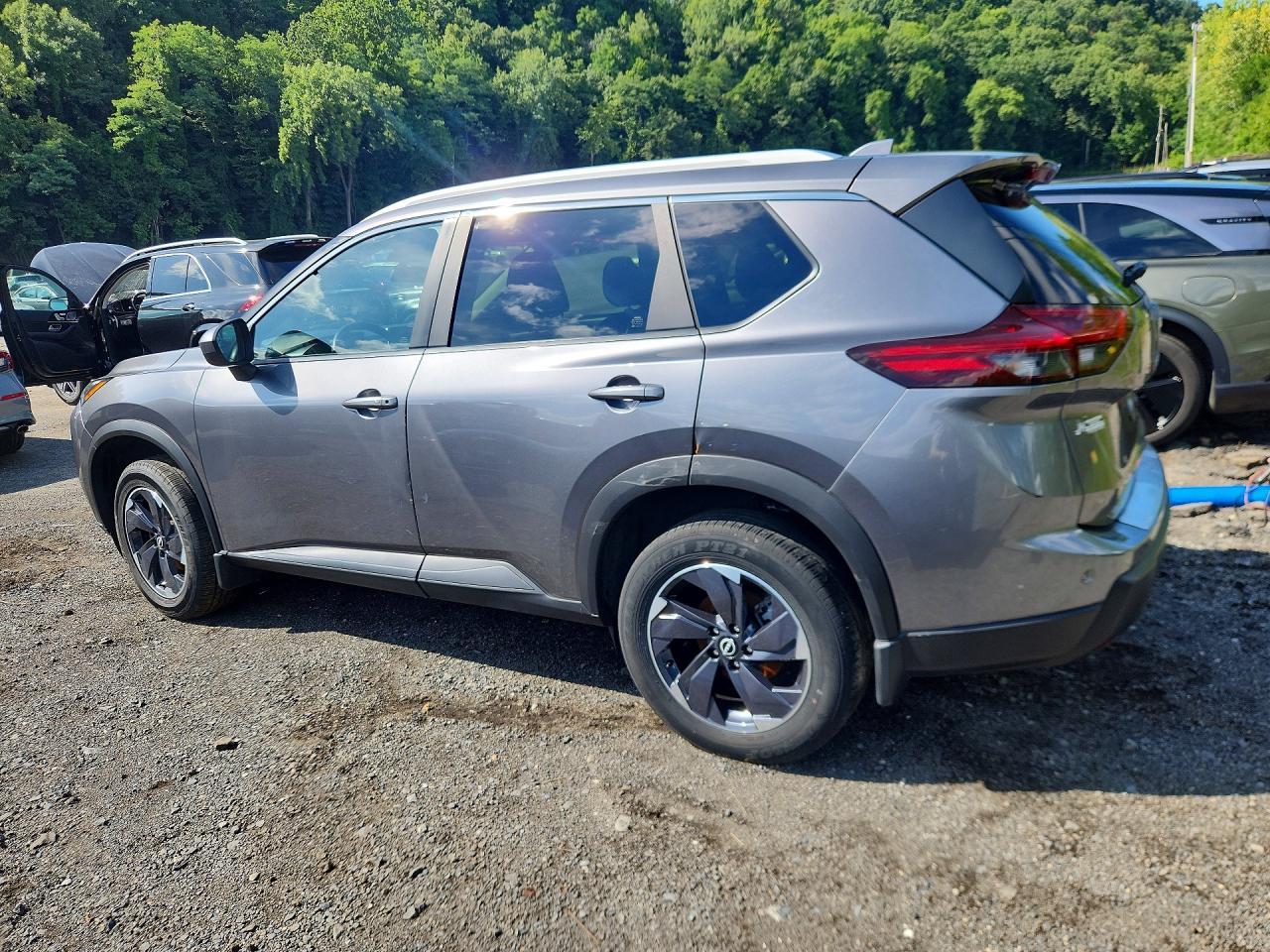 2024 Nissan Rogue Sv - Image 2