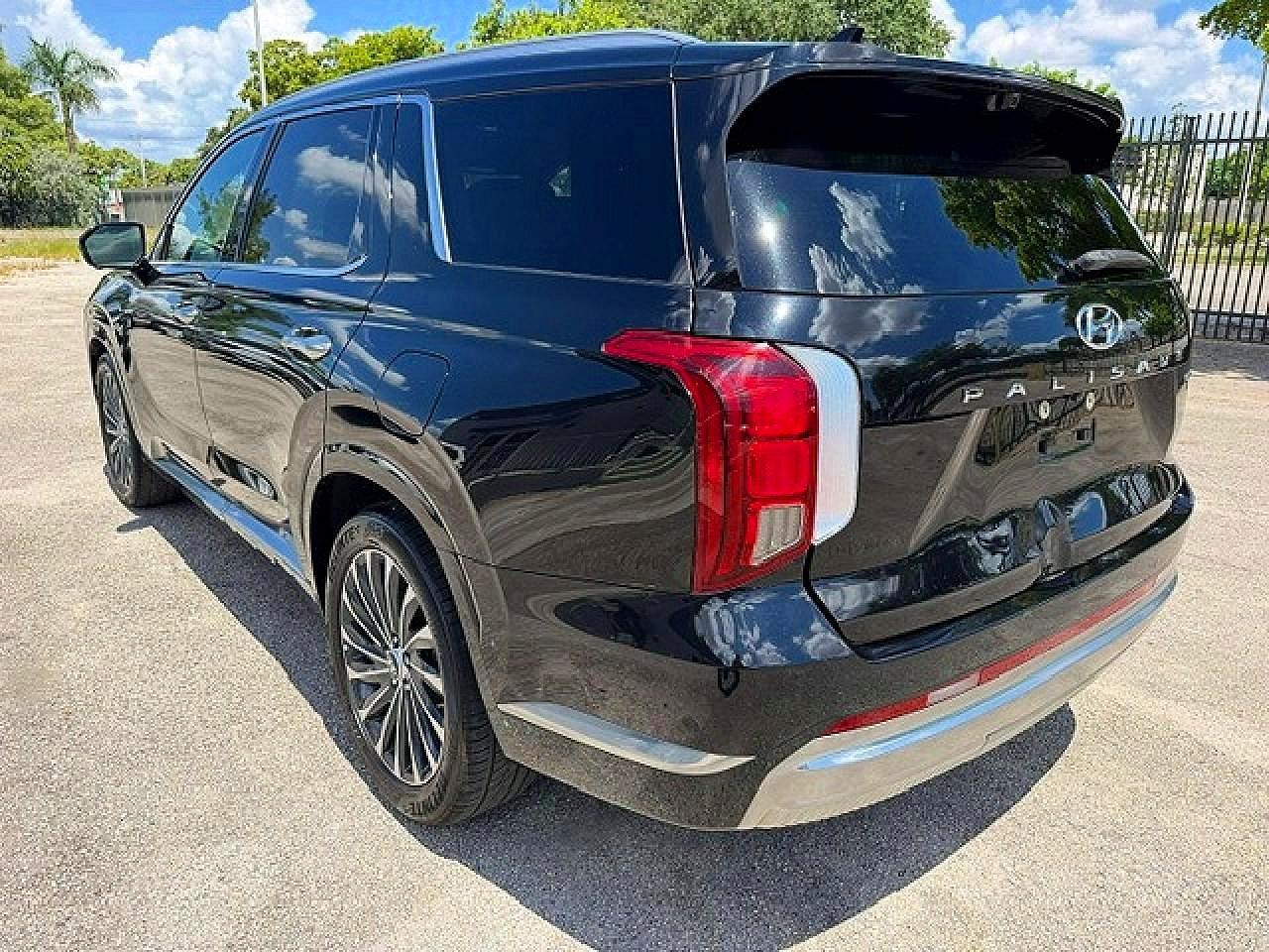 2023 Hyundai Palisade Calligraphy - Image 2