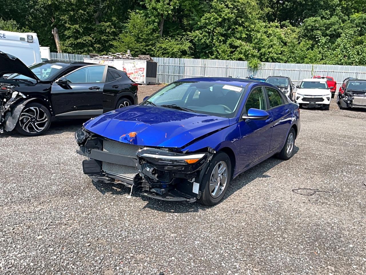 2024 Hyundai Elantra Se - Image 2
