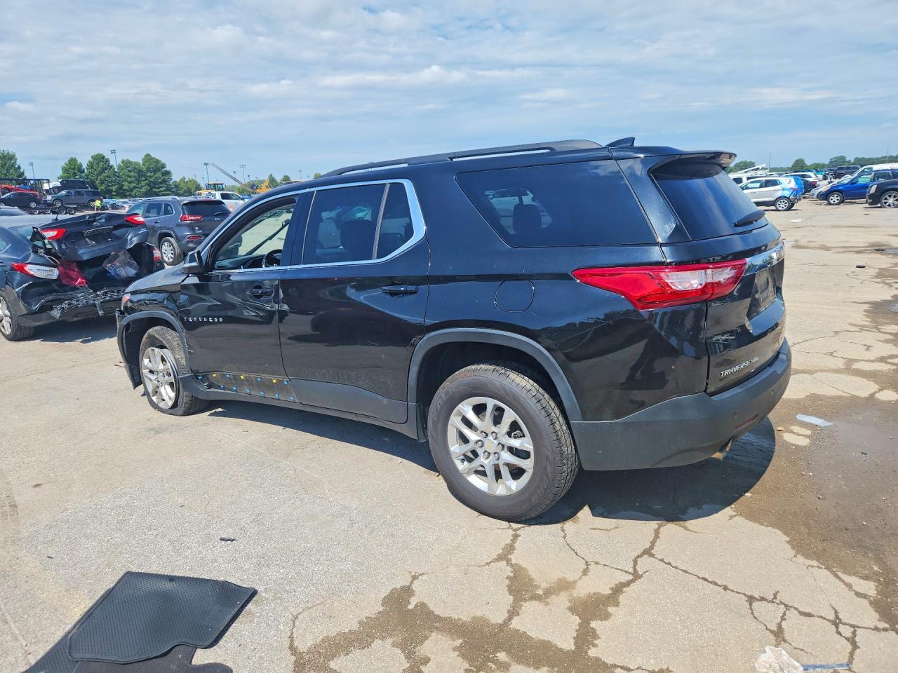 2021 Chevrolet Traverse Lt - Фото 2