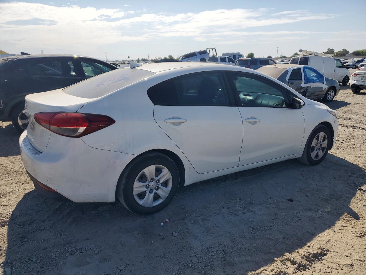2017 Kia Forte Lx - Image 3