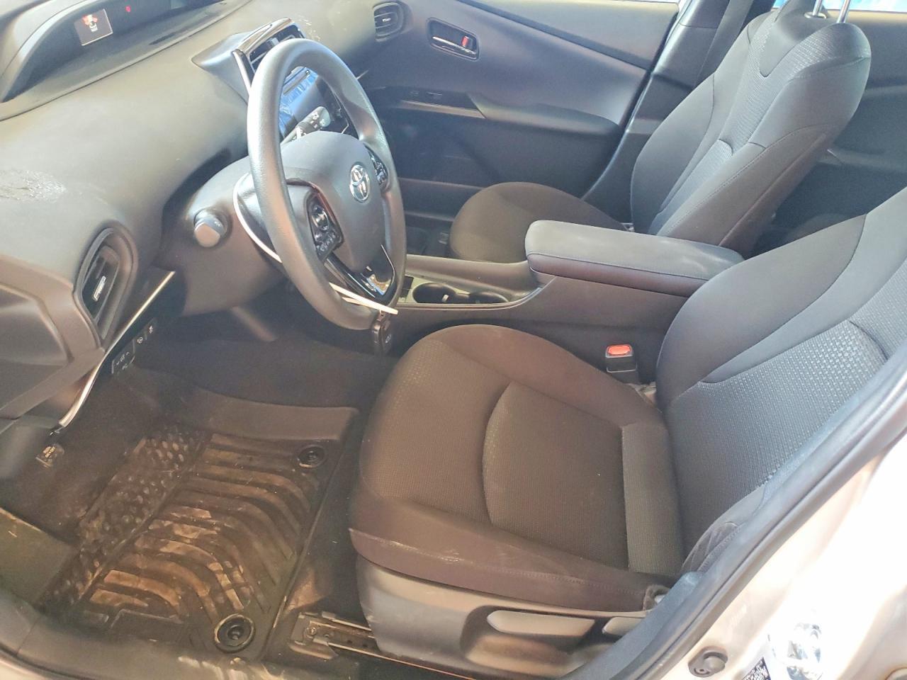 2019 Toyota Prius Le Awd-E - Image 7