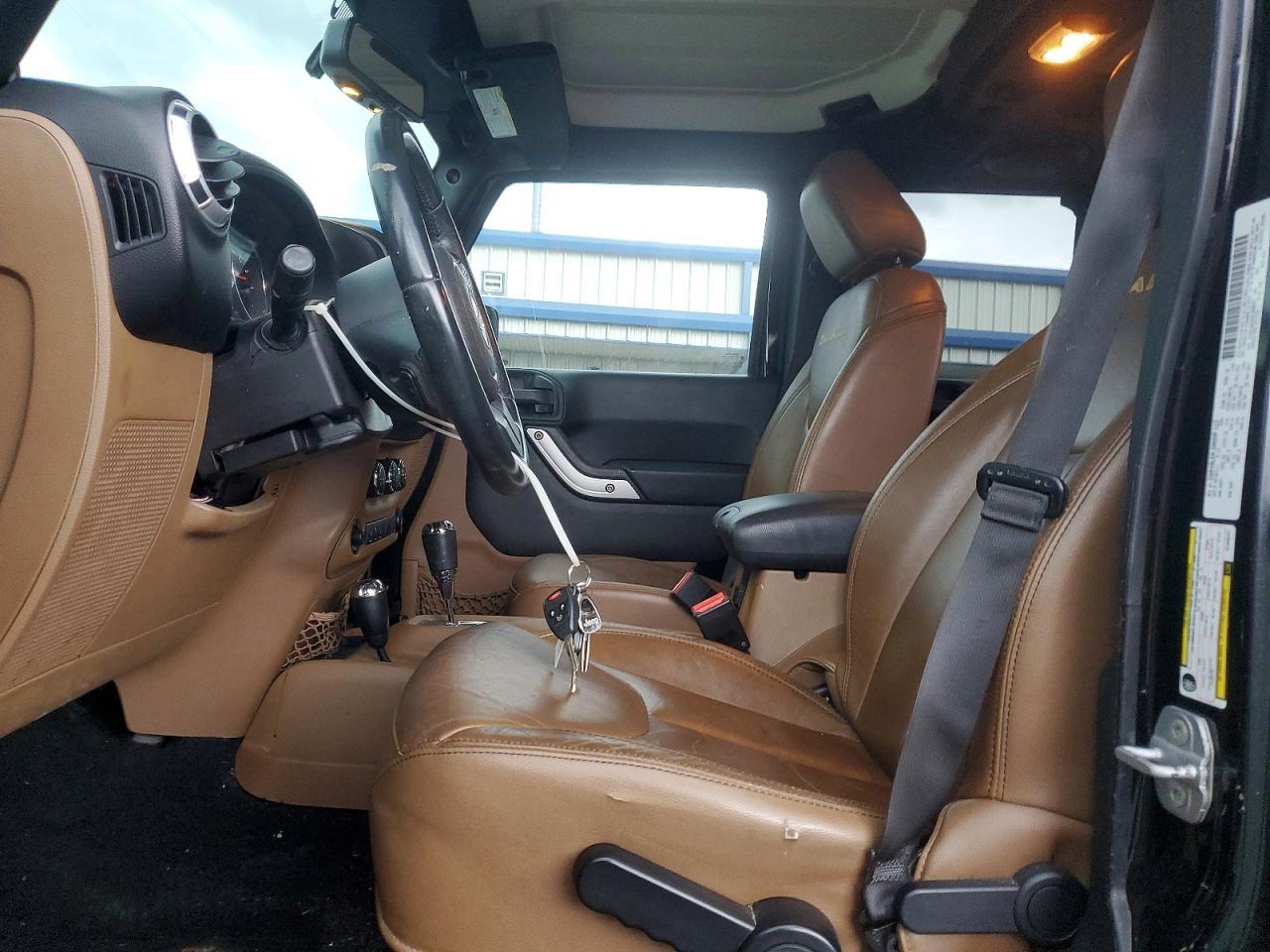 2013 Jeep Wrangler Unlimited Sahara - Image 7