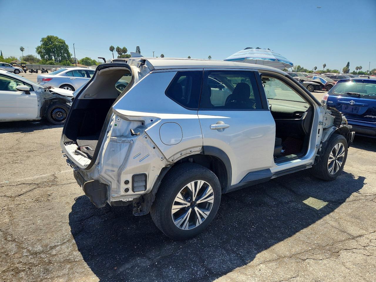 2023 Nissan Rogue Sv - Image 3