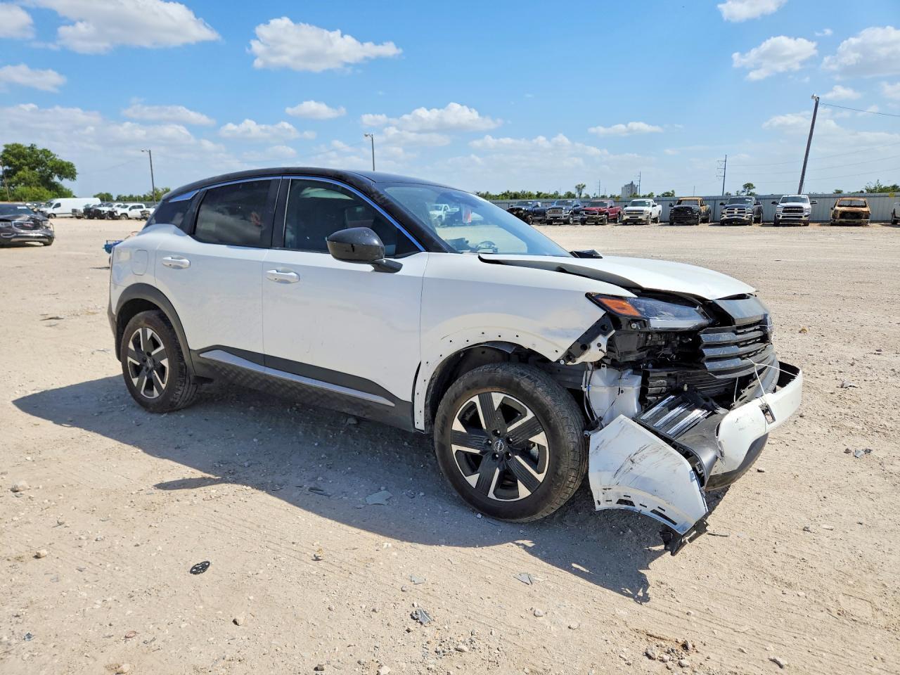 2025 Nissan Kicks Sv - Image 4