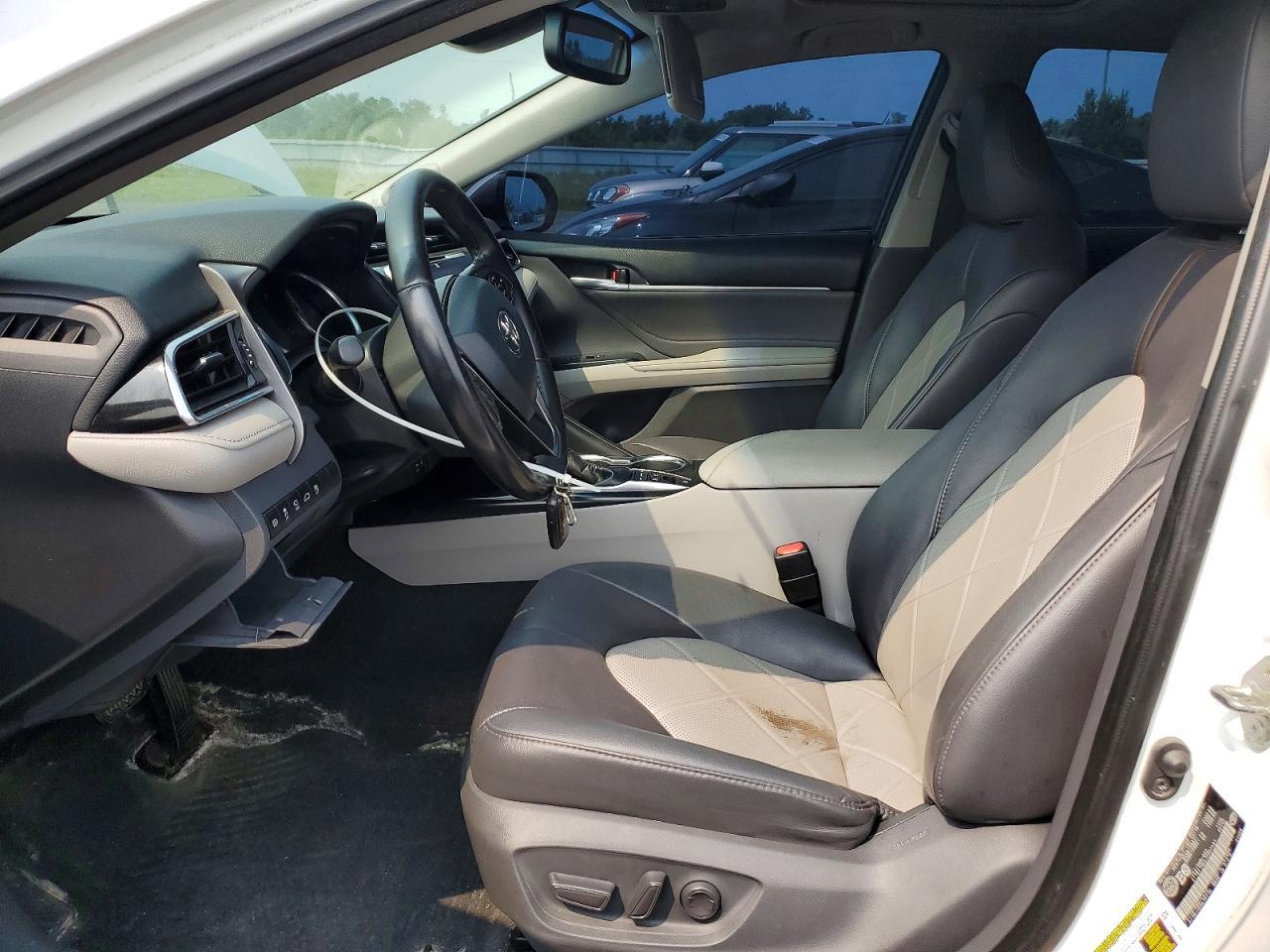 2018 Toyota Camry Hybrid Xle - Image 7
