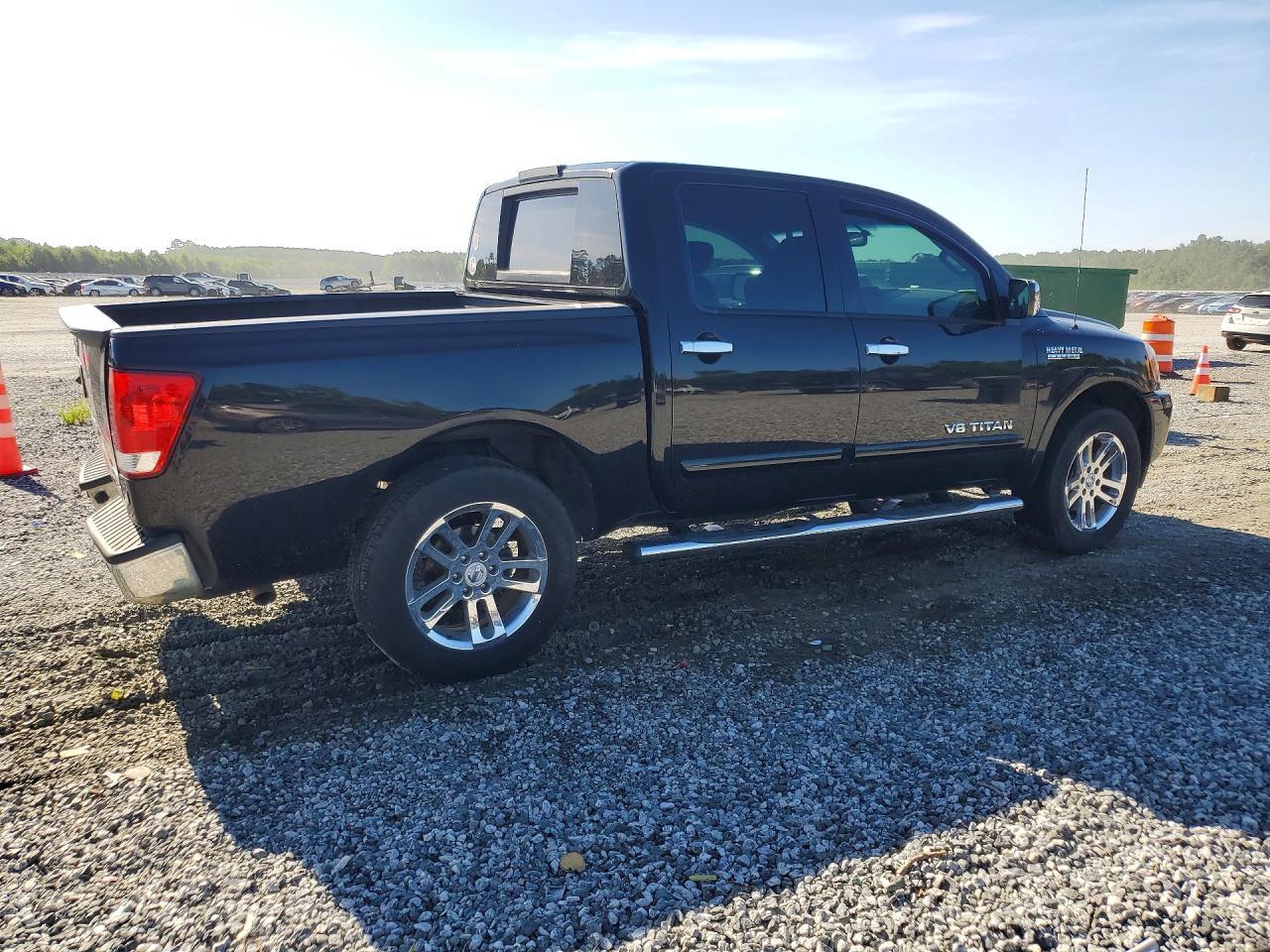 2014 Nissan Titan Sl - Image 3