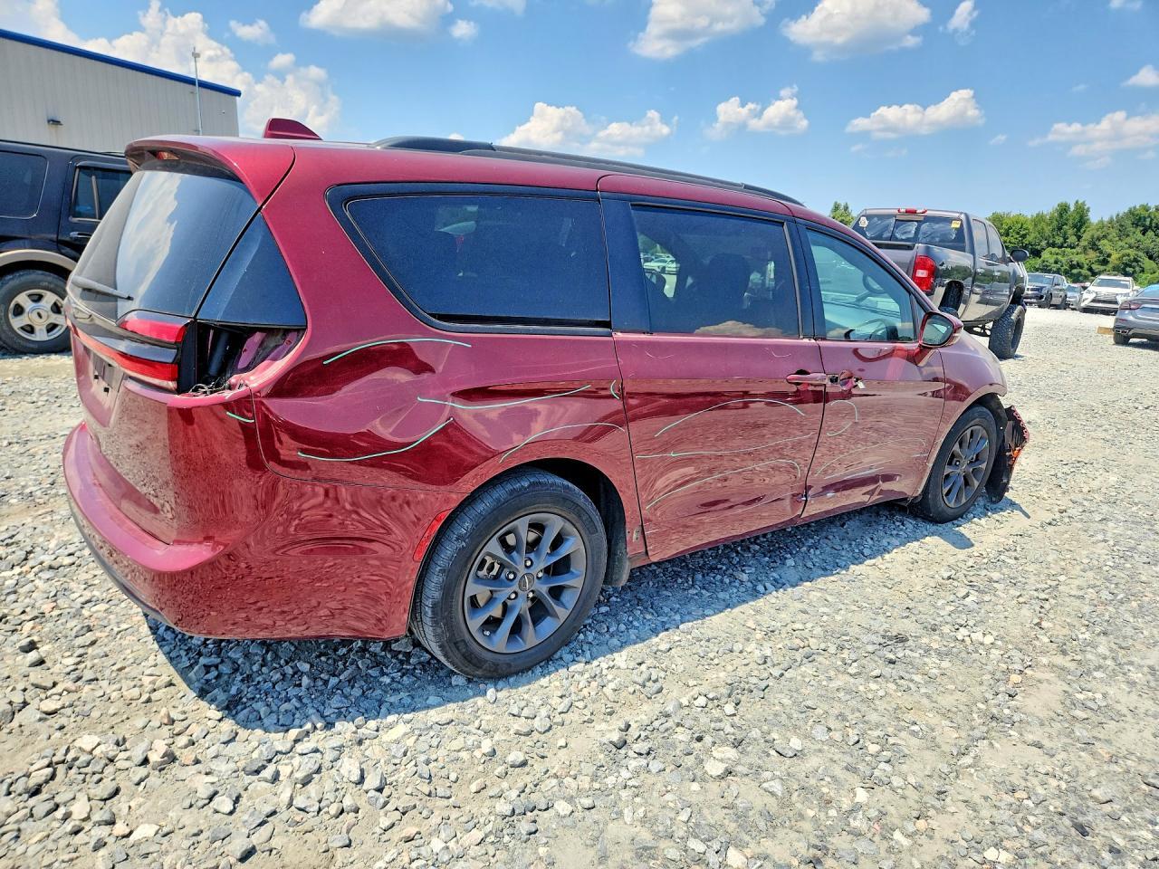 2021 Chrysler Pacifica Touring - Фото 3