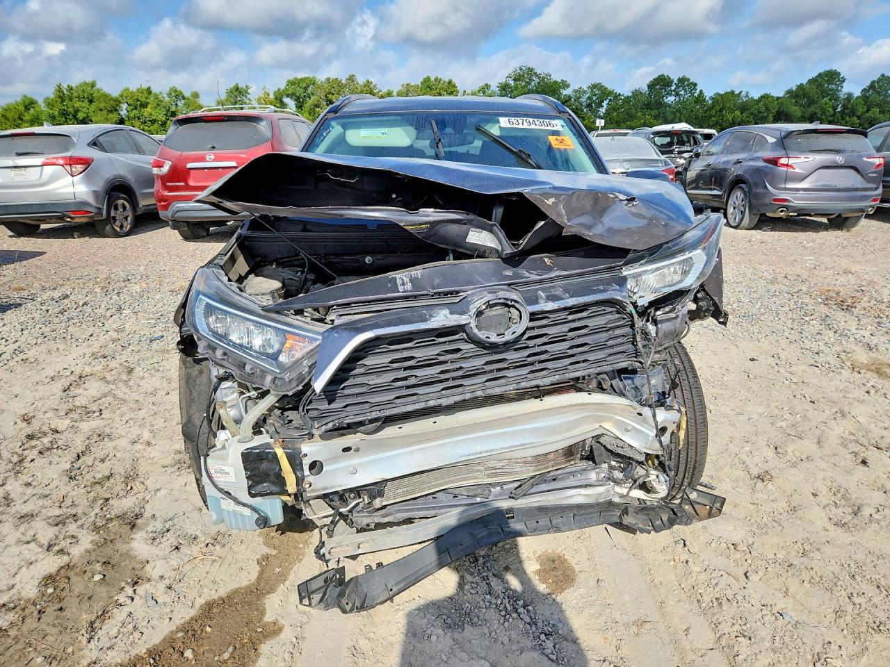 2020 Toyota Rav4 Le - Image 5