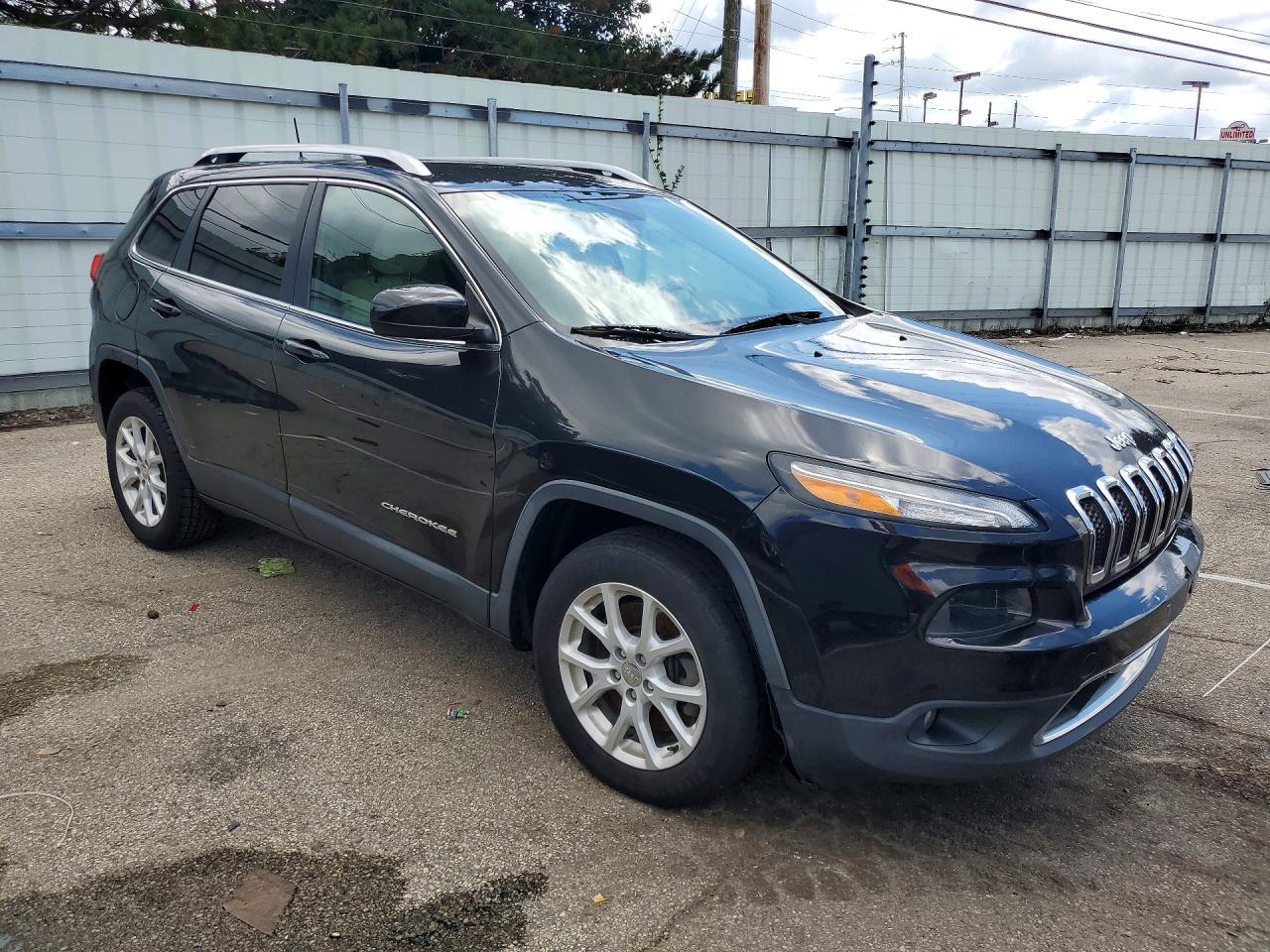 2016 Jeep Cherokee Latitude - Image 4