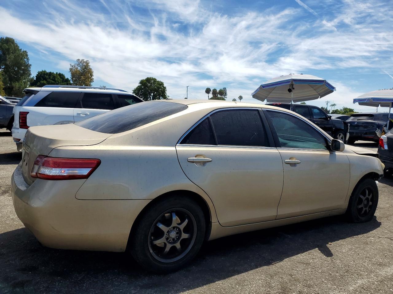 2010 Toyota Camry Le - Image 3