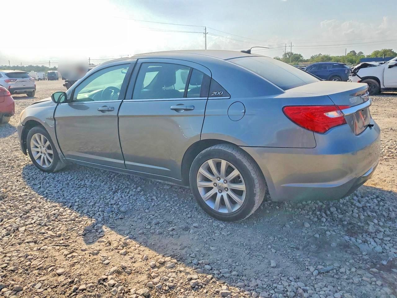 2013 Chrysler 200 Touring - Image 2