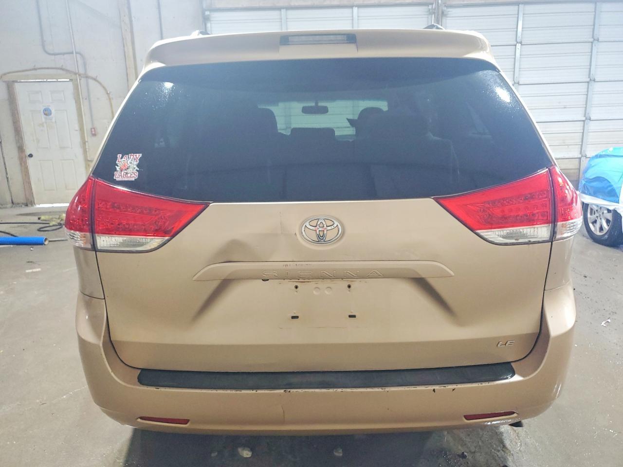 2013 Toyota Sienna Le - Image 6