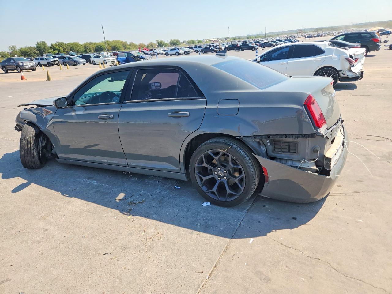 2019 Chrysler 300 S - Фото 2