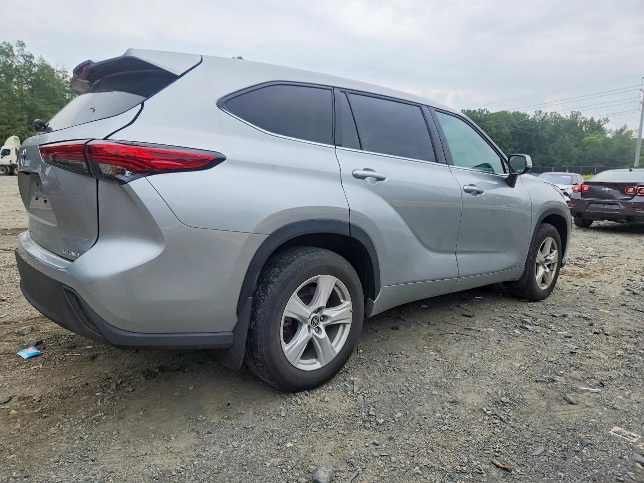 2022 Toyota Highlander Le - Фото 3