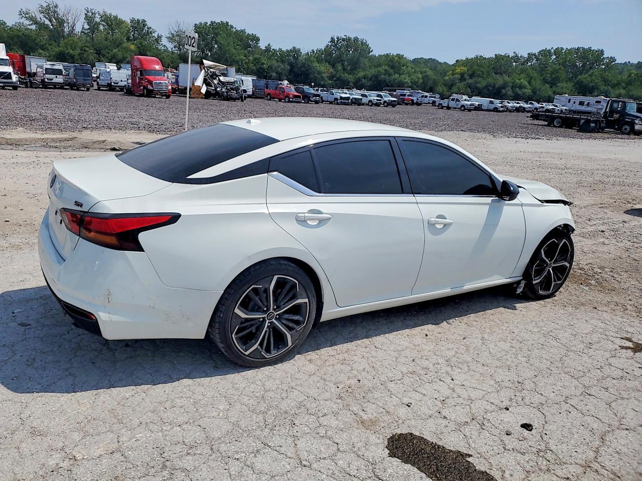 2023 Nissan Altima Sr - Фото 3