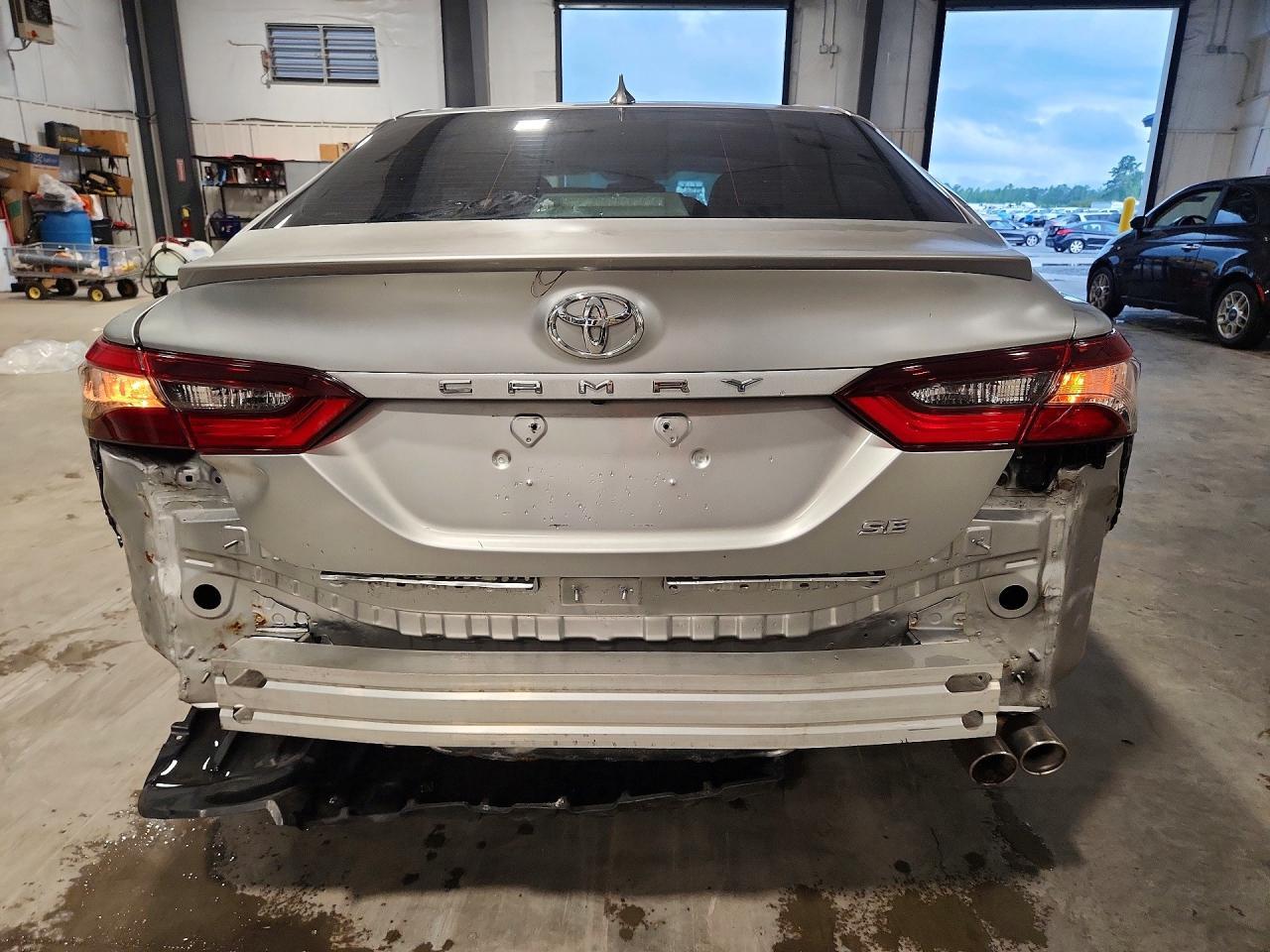 2021 Toyota Camry Se - Фото 6
