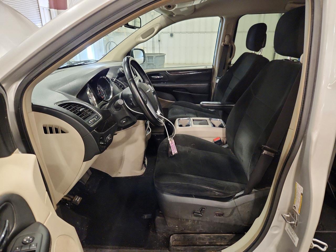 2012 Chrysler Town & Country Touring - Фото 7