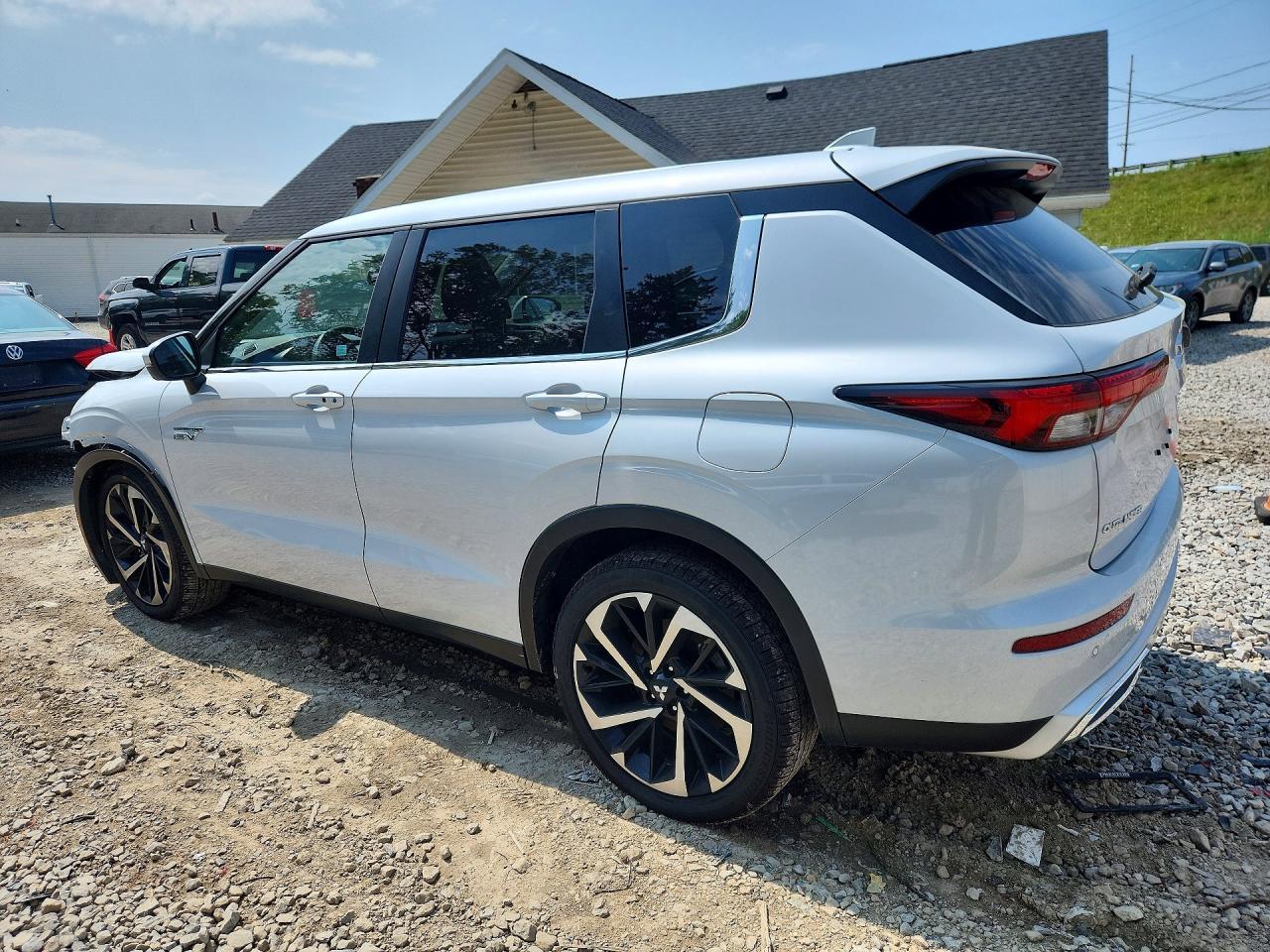 2025 Mitsubishi Outlander Se - Image 2