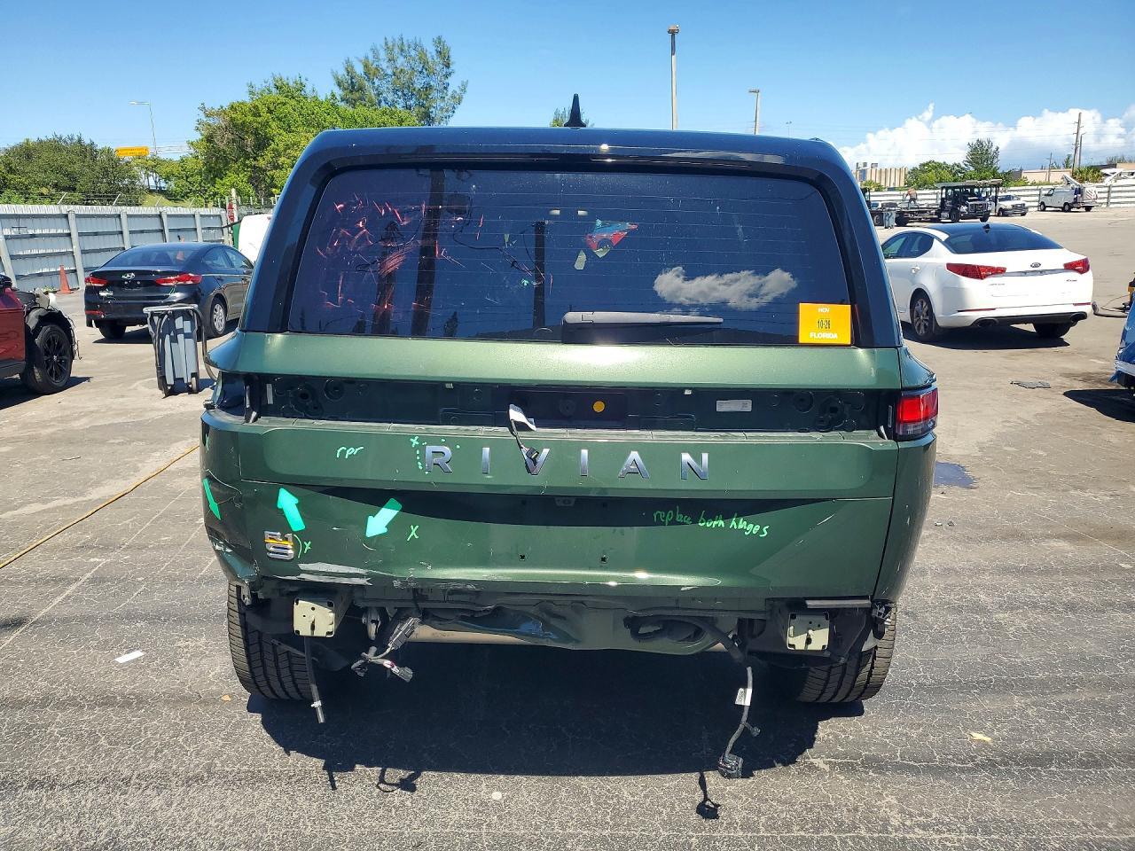 2024 Rivian R1S Adventure - Фото 6