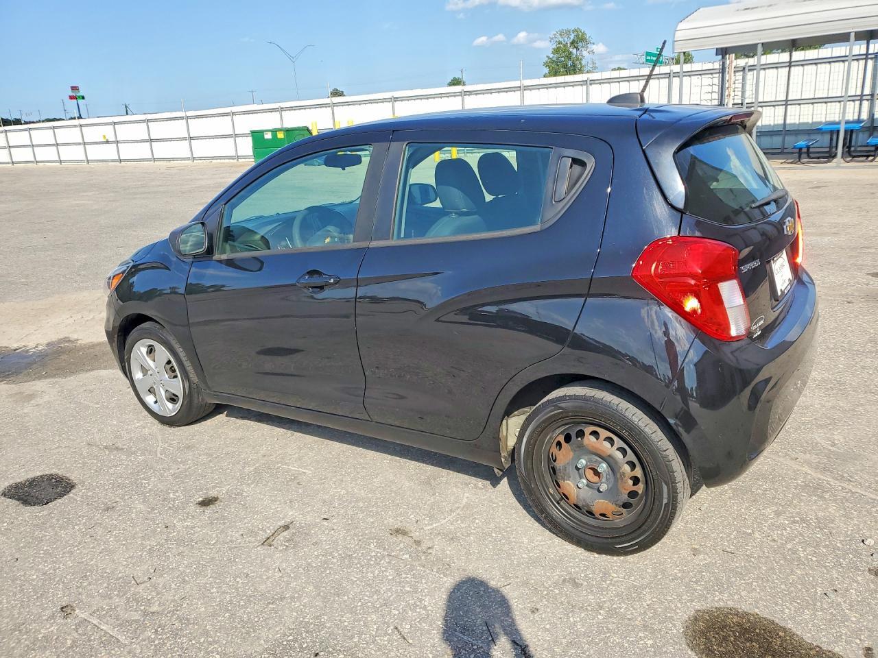 2020 Chevrolet Spark Ls - Фото 2