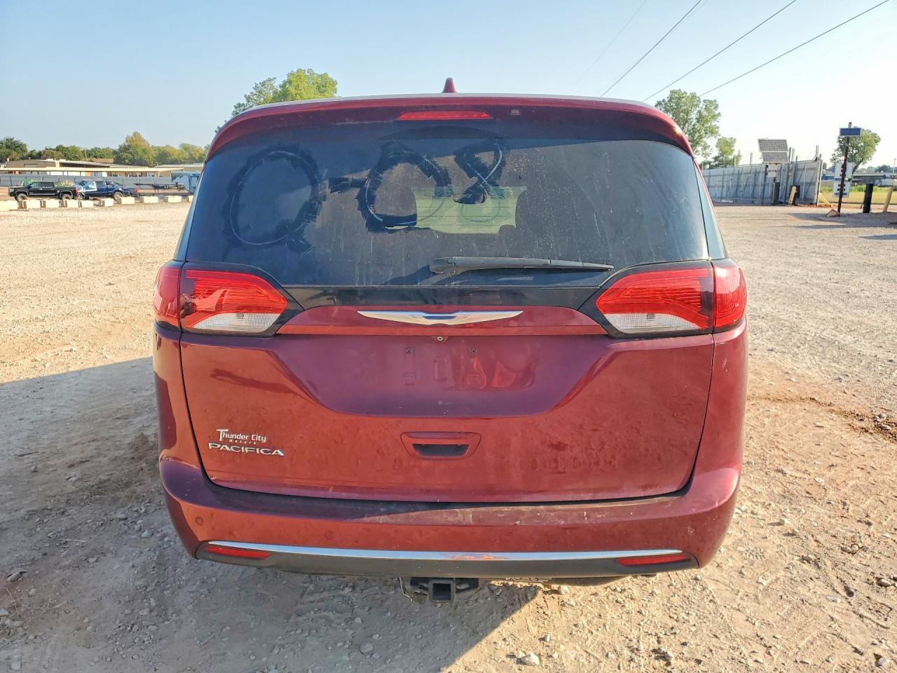 2017 Chrysler Pacifica Touring L Plus - Фото 6