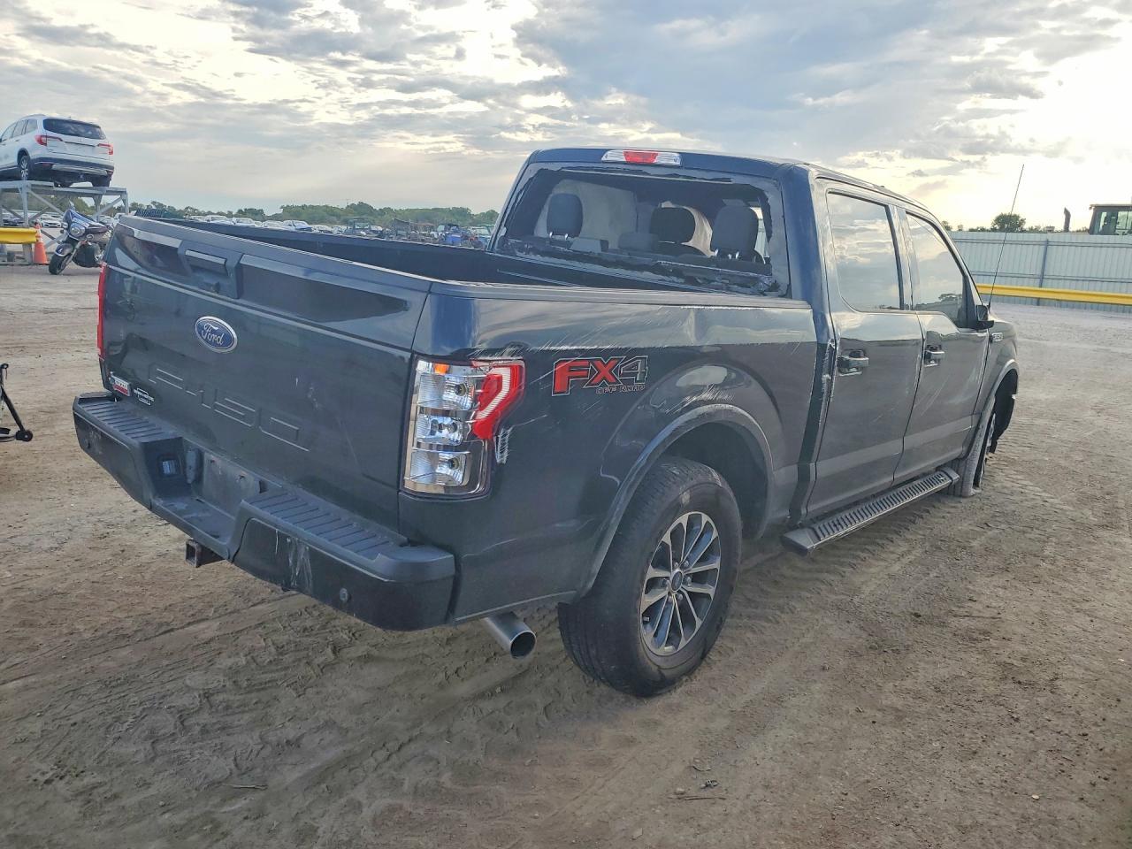 2018 Ford F150 - Фото 3