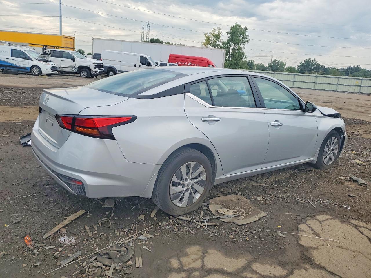 2024 Nissan Altima S - Image 3