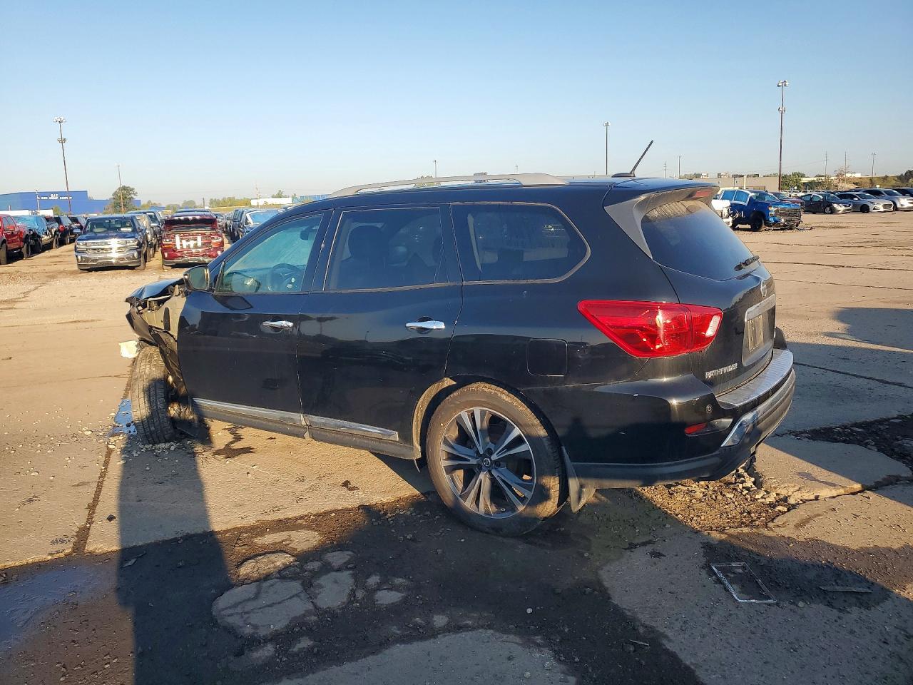 2018 Nissan Pathfinder Platinum - Фото 2