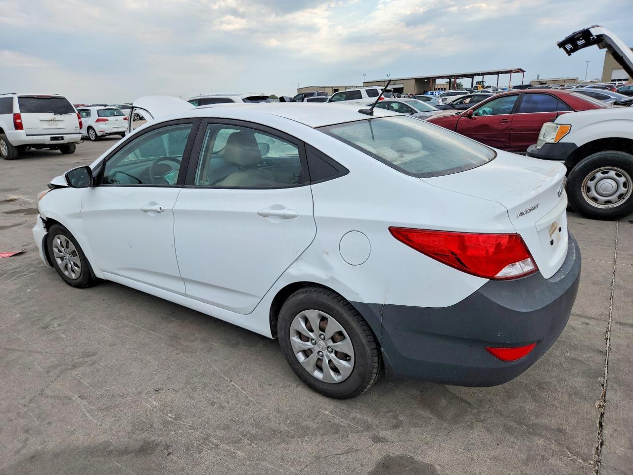 2017 Hyundai Accent Se - Фото 2