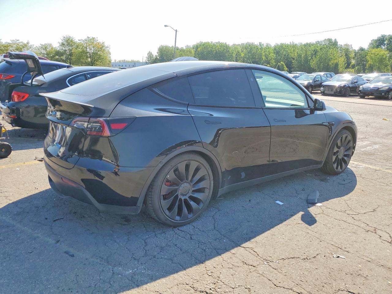 2023 Tesla Model Y - Image 3