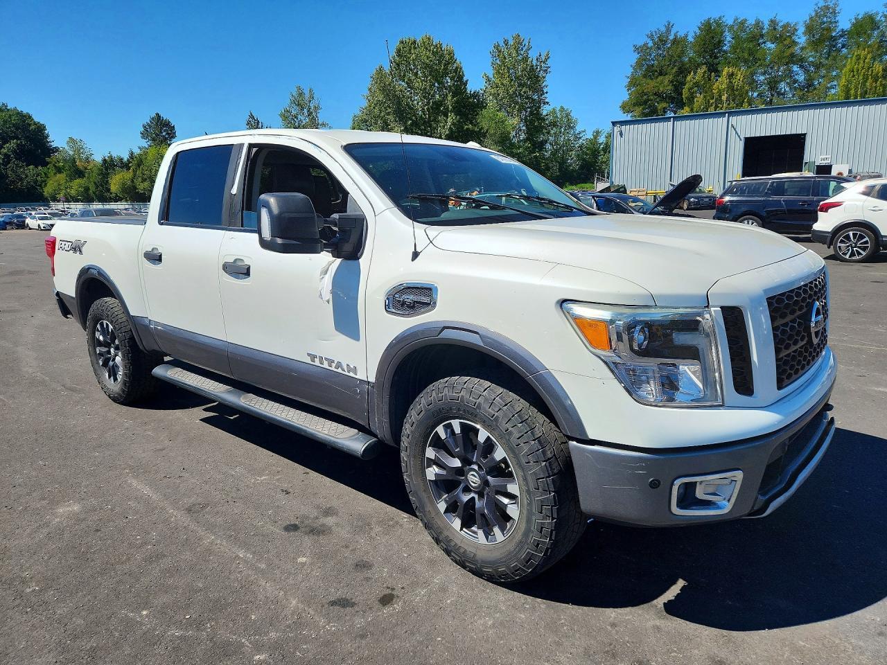 2017 Nissan Titan Pro-4X - Фото 4