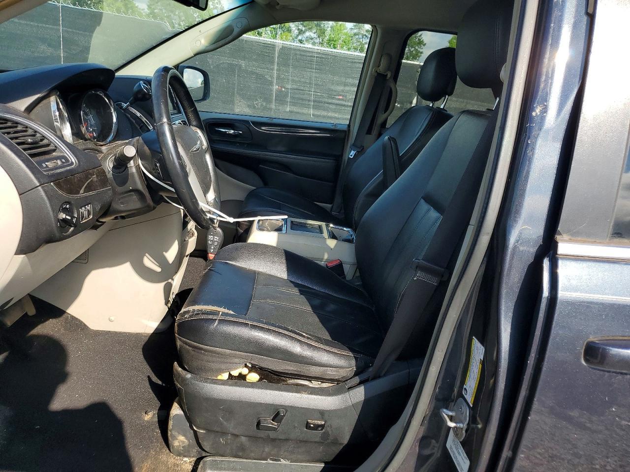 2014 Chrysler Town & Country Touring - Image 7