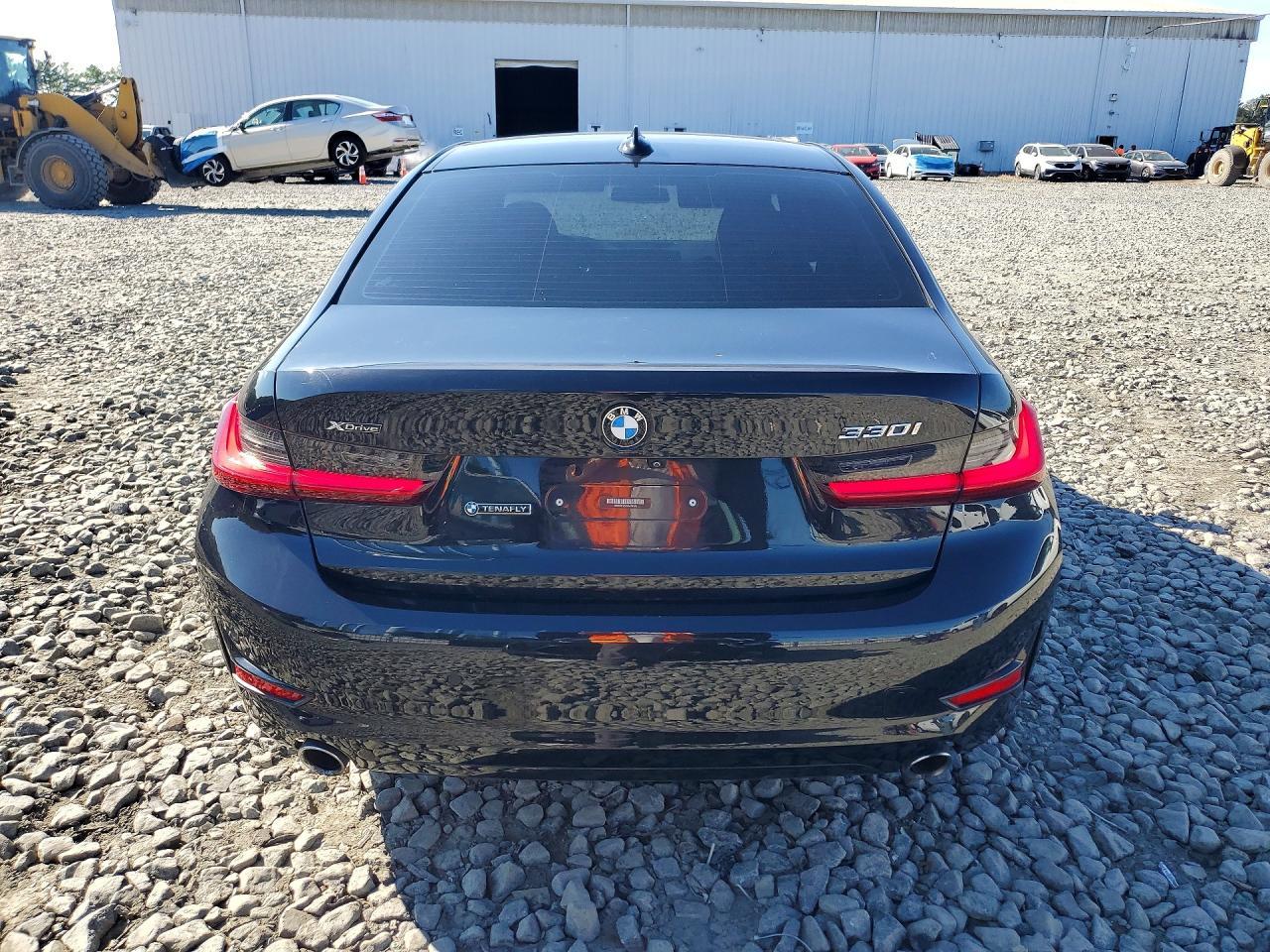2019 BMW 330Xi - Фото 6
