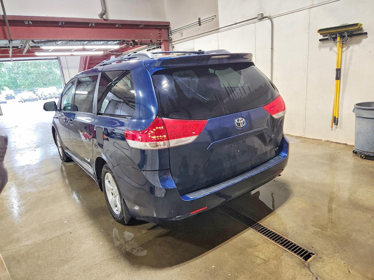 2012 Toyota Sienna Le - Image 2